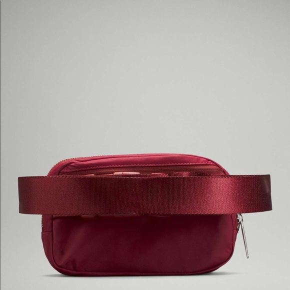 NWT Lululemon Everywhere Belt Bag Mulled Wine MLWI - Picture 5 of 8